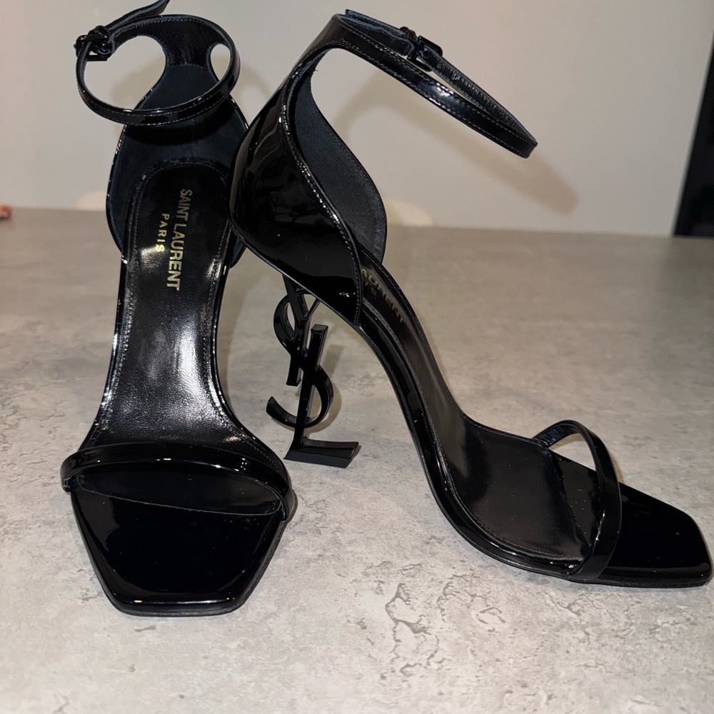 YSL PERFECT CONDITION HEELS